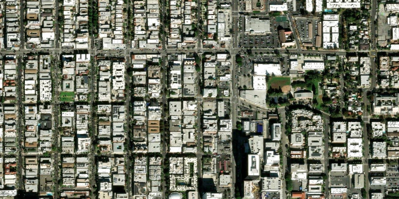 Satellite imagery of South New Hampshire Avenue near Fourth Street in Los Angeles