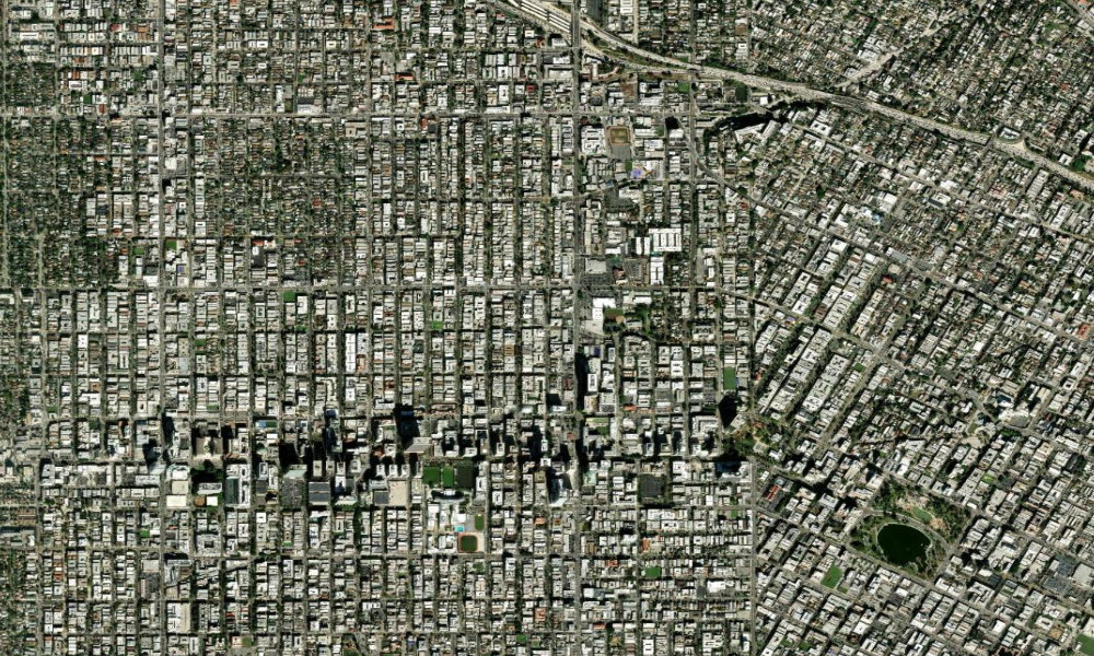 Wider satellite view of New Hampshire Avenue and Fourth Street in Los Angeles